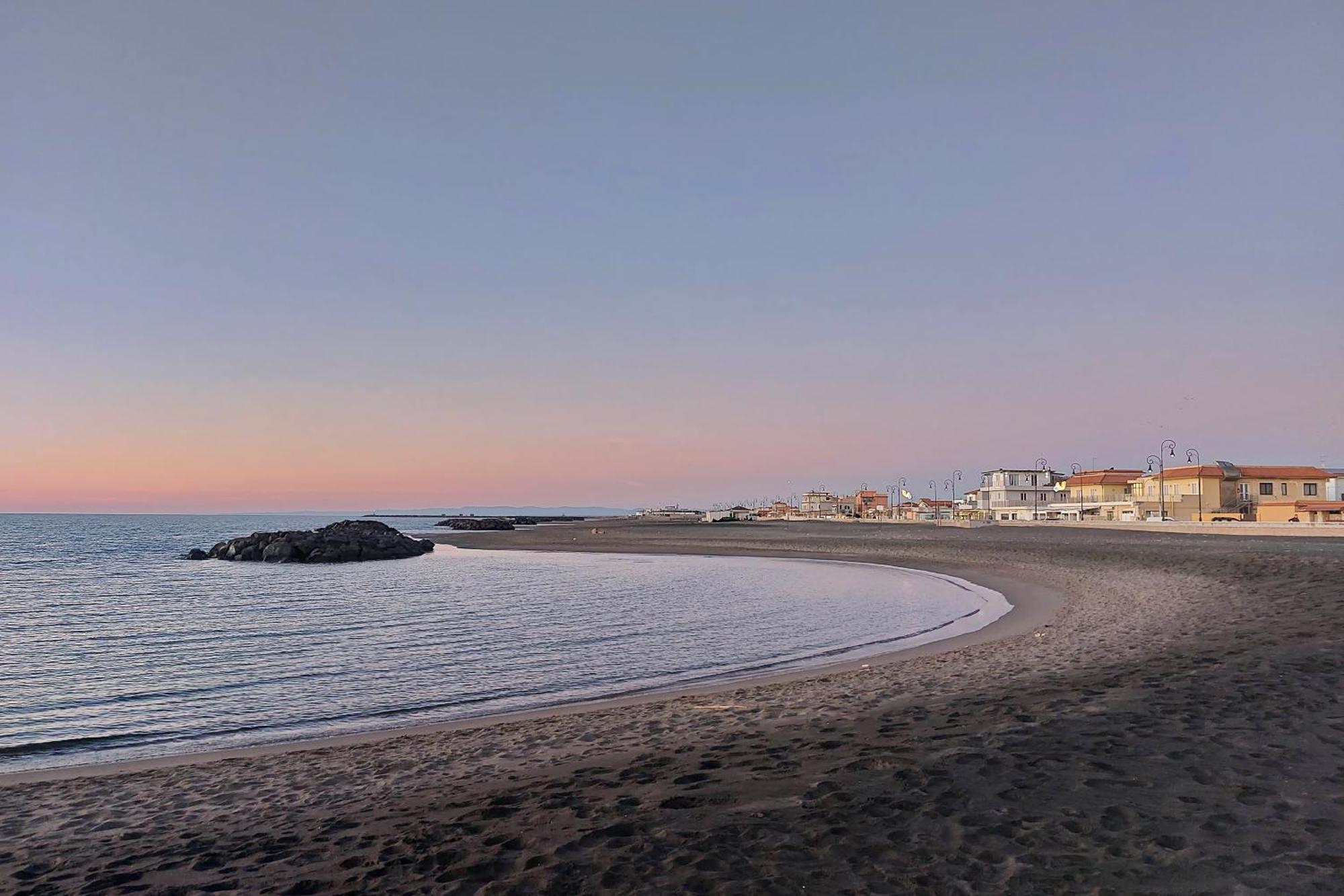 Summer&Winter Home By The Sea Fiumicino Exterior photo